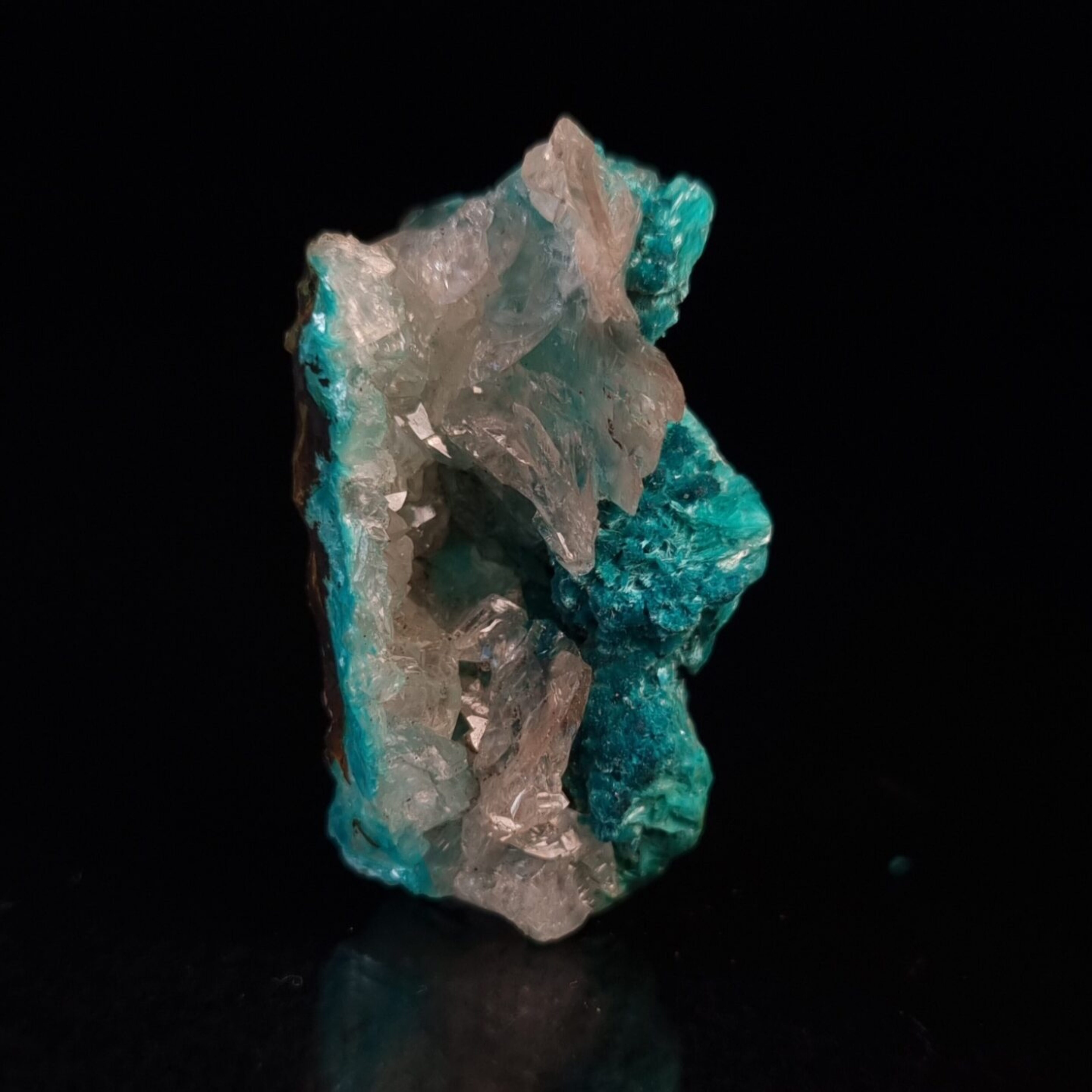 Calcite on aurichalcite